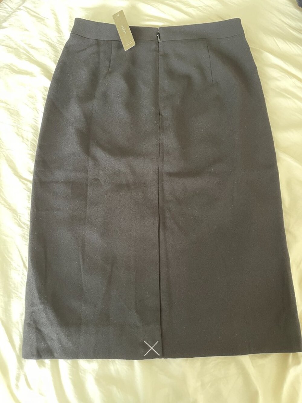 Jcrew Black Pencil Skirt in Size 4 - New - Picture 2 of 9